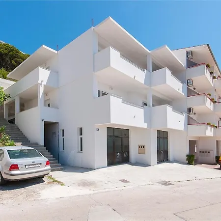 Mira- Apartment Omis