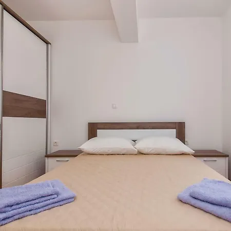 Apartment Mira- *